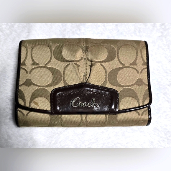 Coach Handbags - Coach Wallet Folded Tote Bag
